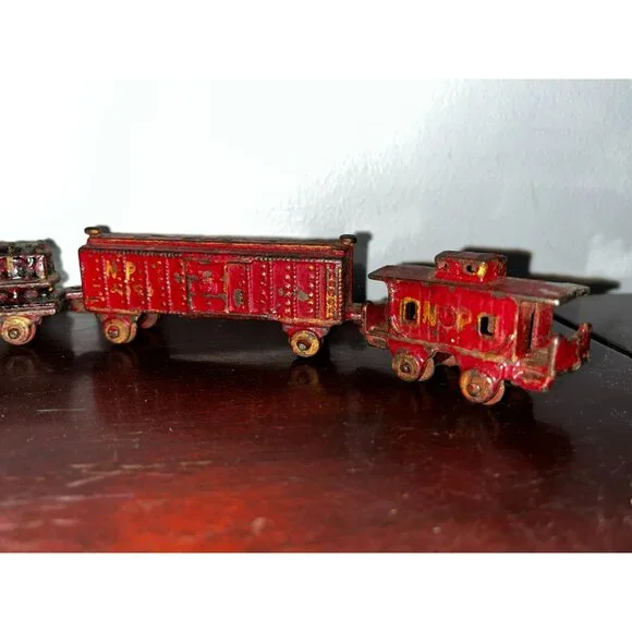 Antique Kilgore Cast Iron Toy Floor Train 4-piece set engine locomotive caboose
